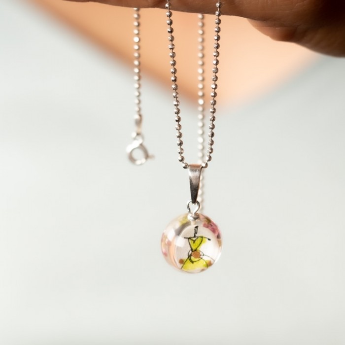 Modny naszyjnik do sukienki.