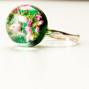 Pierścionek bez okazji.