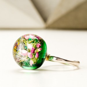 Pierścionek bez okazji.