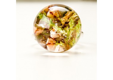 Pierwszy pierścionek dla dziewczyny.