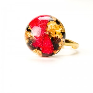 Pierścionek z płatkami róży, regulowany złocony.