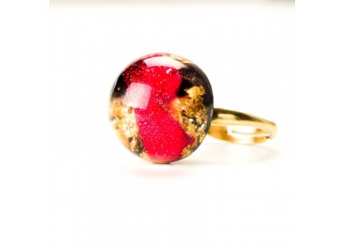 Pierścionek z płatkami róży, regulowany złocony.