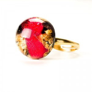 Pierścionek z płatkami róży, regulowany złocony.