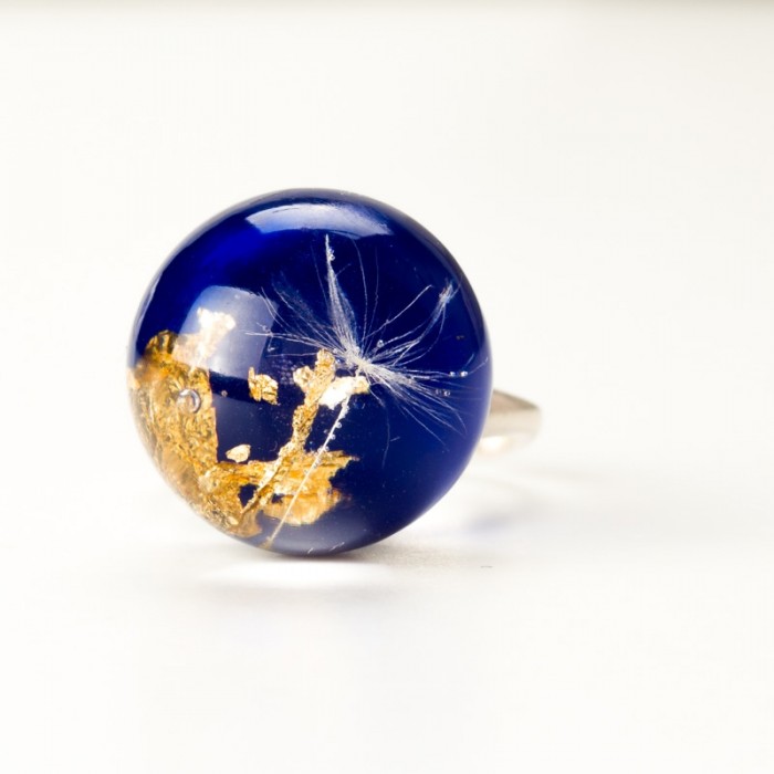 Granatowe oczko, pierścionek srebrny.