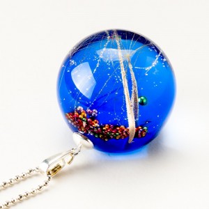 Naszyjnik do dużego dekoltu.