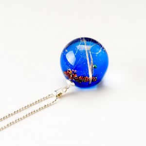 Naszyjnik do dużego dekoltu.