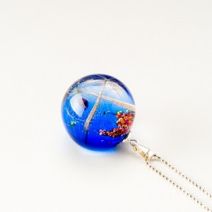 Naszyjnik do dużego dekoltu.