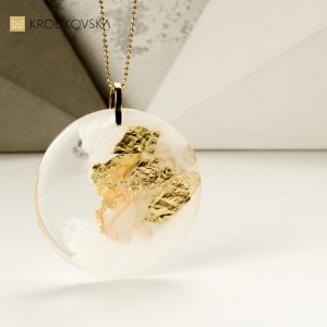 Pozłacany naszyjnik artystyczny polskiej projektantki.