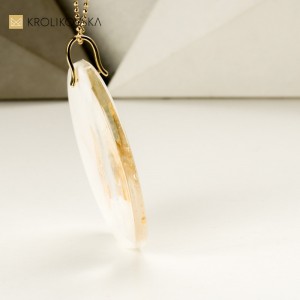 Pozłacany naszyjnik artystyczny polskiej projektantki.