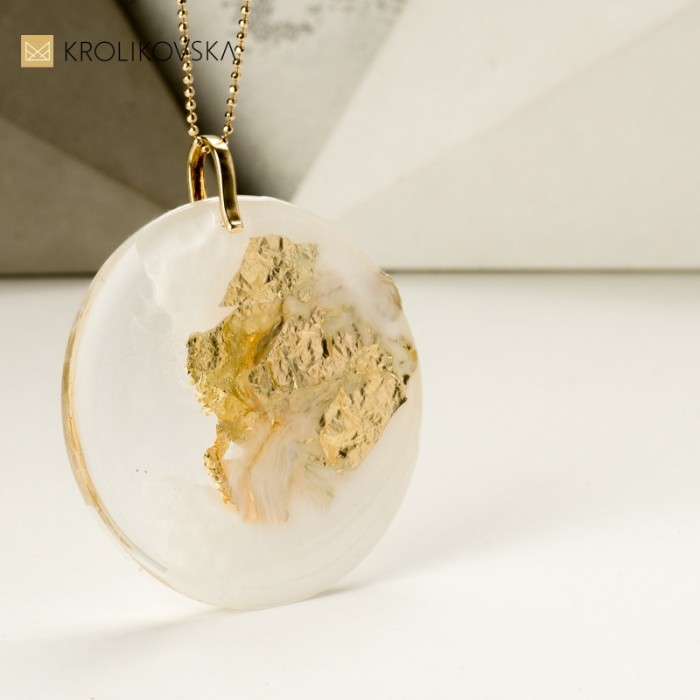 Pozłacany naszyjnik artystyczny polskiej projektantki.