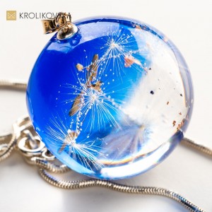 Naszyjnik kula z dmuchawcami.