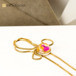 Naszyjnik do czarnej sukienki.