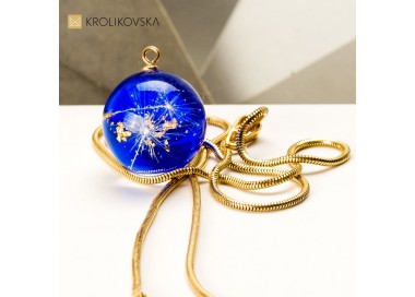 Naszyjnik do niebieskiej sukienki.