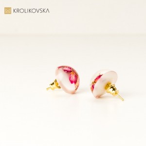 Kolczyki wkrętki koła z kwiatami.