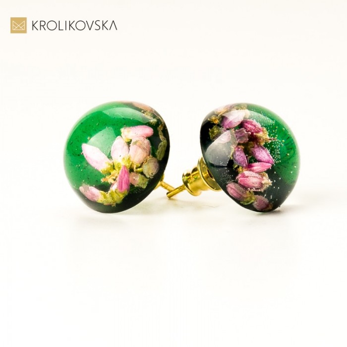 Kolczyki wkrętki zielone półkule z kwiatami.