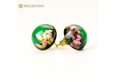 Kolczyki wkrętki zielone półkule z kwiatami.