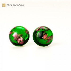 Kolczyki złocone wkrętki zielone do zielonej stylizacji.