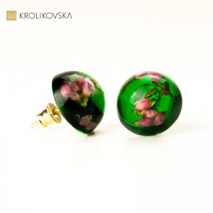 Kolczyki złocone wkrętki zielone do zielonej stylizacji.