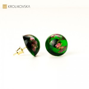 Kolczyki złocone wkrętki zielone do zielonej stylizacji.