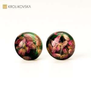 Kolczyki srebrne wkrętki z zielonym oczkiem.