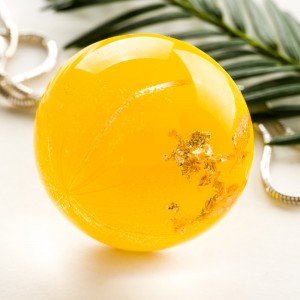 Duże żółte wisiorki na szyję, Polska biżuteria.