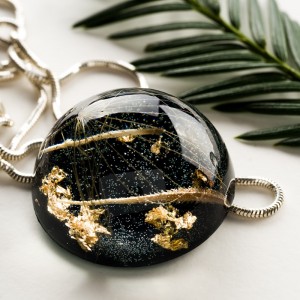 Modne czarne wisiorki,  Polska biżuteria handmade.