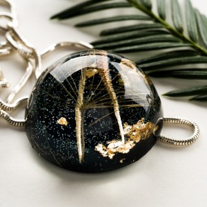 Modne czarne wisiorki,  Polska biżuteria handmade.