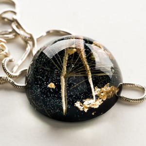 Modne czarne wisiorki,  Polska biżuteria handmade.