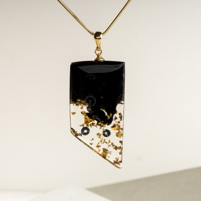 Ekskluzywna biżuteria w geometrycznej formie.