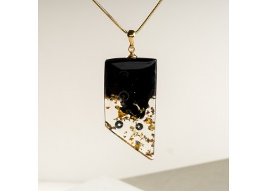 Ekskluzywna biżuteria w geometrycznej formie.