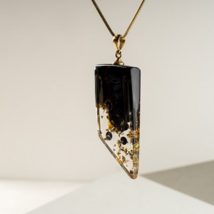 Ekskluzywna biżuteria w geometrycznej formie.