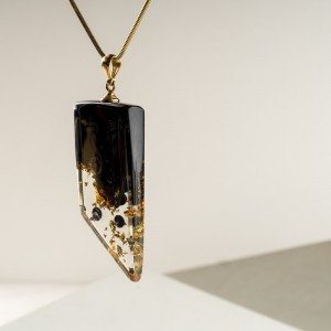 Ekskluzywna biżuteria w geometrycznej formie.