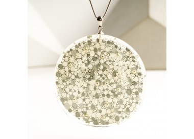 Unikalne i niepowtarzalny naszyjnik z grafiką.