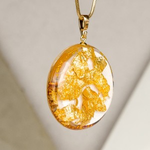 Nowoczesna biżuteria artystyczna, malarstwo " Bliskość".