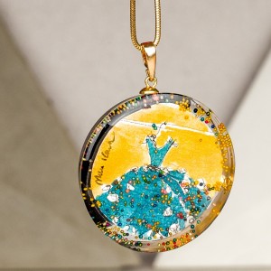 Naszyjnik malowany turkusowo złoty artystyczny ręcznie robiony na złotym łańcuszku 1
