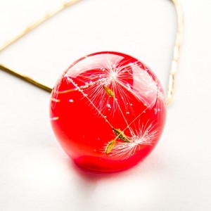 Awangarda nowoczesna biżuteria z dmuchawcem.