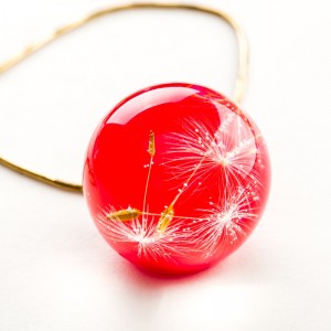 Awangarda nowoczesna biżuteria z dmuchawcem.