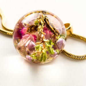 Pozłacany naszyjnik damski z wrzosem, Polska biżuteria.