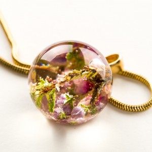 Pozłacany naszyjnik damski z wrzosem, Polska biżuteria.