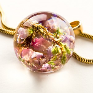 Pozłacany naszyjnik damski z wrzosem, Polska biżuteria.