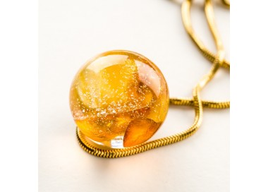 Pozłacany naszyjnik damski  z bursztynem, Polska biżuteria.