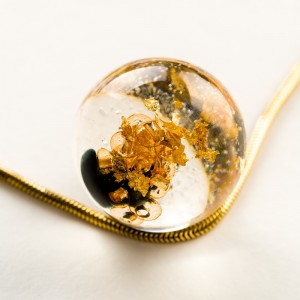 Naszyjnik pozłacany z płatkami złota, Polska biżuteria.