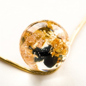 Naszyjnik pozłacany z płatkami złota, Polska biżuteria.