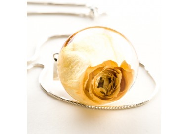 Naszyjnik z różą- Polska biżuteria handmade.