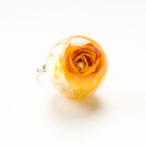 Srebrny pierścionek z dużym oczkiem- zółtą różą. 6