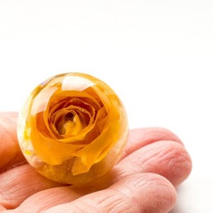 Srebrny pierścionek z dużym oczkiem- zółtą różą. 5