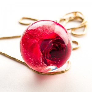 Czerwona różą w biżuterii- Polska biżuteria handmade.
