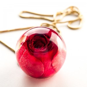 Czerwona różą w biżuterii- Polska biżuteria handmade.