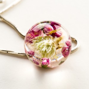Naszyjniki z kwiatami w środku, Polska biżuteria handmade.6