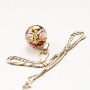 Biżuteria z kwiatów, Polska biżuteria hand made.